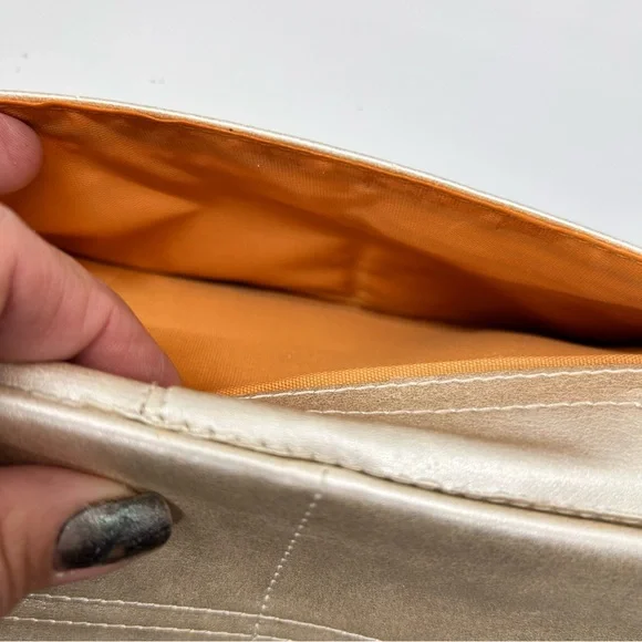 Kathy Van Zeeland Silver Metallic Wallet with Heart Accent Y2K - Picture 12 of 16